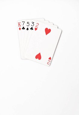 Poker Sıralaması el, sembol kümesi iskambil Casino: Yükseklik el, Kral, yedi, beş, üç, iki beyaz arka plan üzerinde şans soyut, dikey boşaltmak