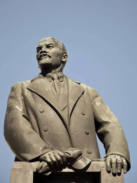 Minsk, Beyaz Rusya - 23 Şubat 2017. Lenin heykeli