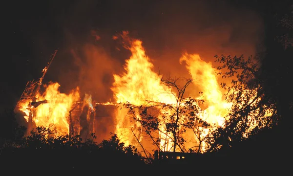 Nacht huis brand dicht omhoog verzekering case abstract — Stockfoto