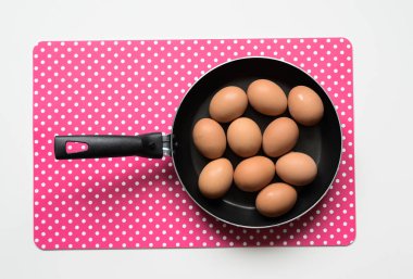 kızartma tavası ve yumurta