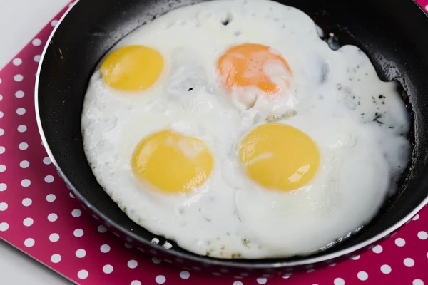 Delicious healthy simple breakfast meal made of eggs on a frying pan ready. — Stock Photo, Image