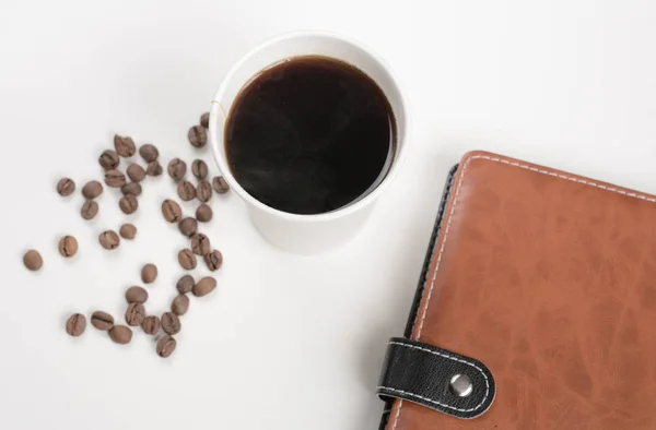 Xícara de café e grãos de café — Fotografia de Stock