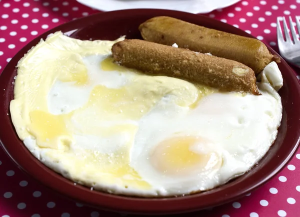 Fried eggs and potato slices close-up — Stock Photo, Image