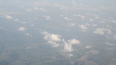 uçak pencereden bakarak Nehri'nin havadan görünümü