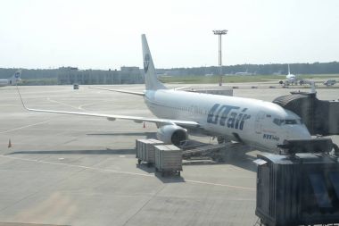 Mosow, Rusya-Temmuz, 2017: Vnukovo Havalimanı, uçak UTair Fly şirketi