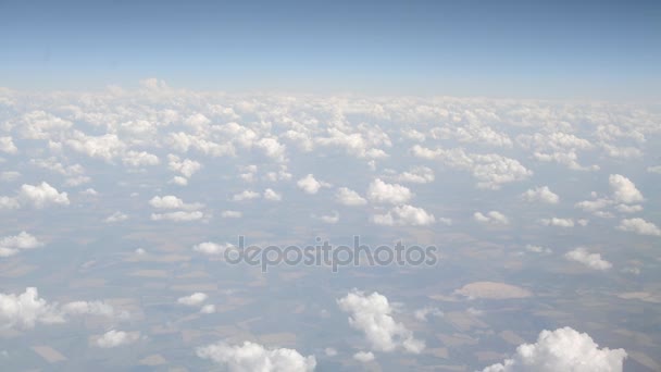 Aile d'avion par fenêtre 