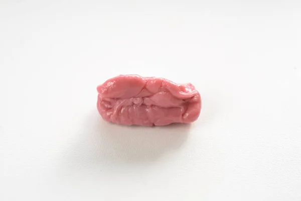 Goma de mascar rosa aislada sobre fondo blanco — Foto de Stock