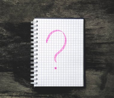 Not defteri ve soru işareti tablo