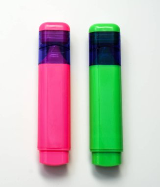 yeşil ve pembe marker