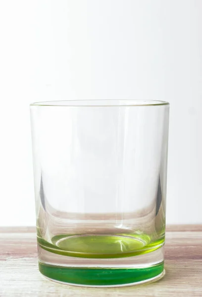 Άδειο ποτήρι ζέσεως σε λευκό φόντο — Φωτογραφία Αρχείου