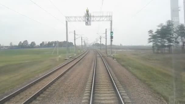 Вид на залізницю з локомотивної кабіни — стокове відео
