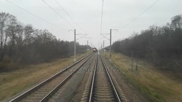 BELARUS - outubro de 2017, movimento rodoviário ferroviário — Vídeo de Stock