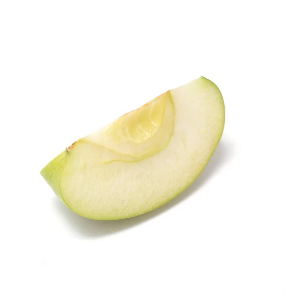 Rebanada de manzana verde aislada sobre fondo blanco. — Foto de Stock