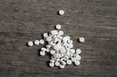 Uyuşturucu kavramı veya ağrı kesici masaüstü görünümünde