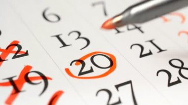 Kırmızı Çember. Takvimi işaretle 13, 20, 14, 21, 28