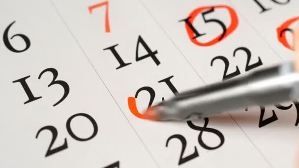 Guardar la fecha escrita en un calendario 21 fecha — Vídeo de stock