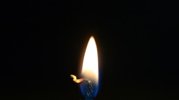 Brennende Kerzen Auf Schwarzem Hintergrund — Stockvideo