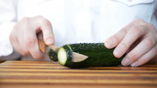 Man Hands Cutting Cucumber — Stock videók