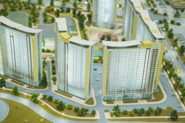 Birçok katlı, modern apartmanlarla alay et.