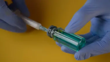 Tıbbi şırınga yeşil enjeksiyon aşısı