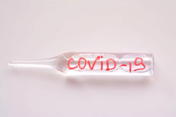 Koronavirová covid-19 ampulová vakcína — Stock fotografie