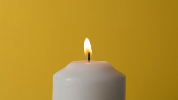 白色的烛焰燃烧 — 图库视频影像