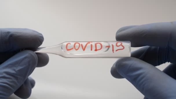 Vacuna contra el coronavirus de cerca — Vídeos de Stock