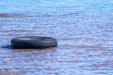 Deniz plajı, deniz sahilindeki elementler, yazı için yer..