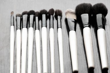 Kadın makyaj malzemeleri, makyaj fırçaları..