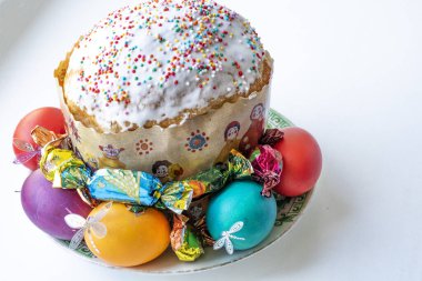 Bir fincan tabağında Paskalya, Paskalya yumurtası.