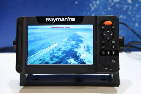 Moscow Russia 2020 Motor Boat Multifunctional Device Raymarine Element Gps — Stockfoto