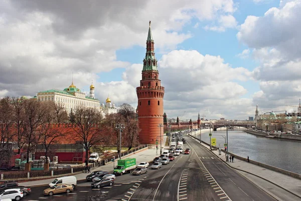 Москва Росія 2017 Весняна Вежа Кремля Вулиця Набережній Вид Москви — стокове фото