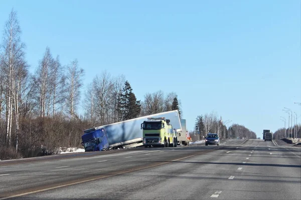 Spring Road Accident Damaged Truck Roadside Ditch Spring Day Speed — Stock Photo, Image