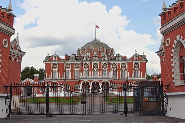 Ősi Petrovszkij Utazás Palace Kilátás Orosz Mérföldkő Közelében Metró Dinamo — Stock Fotó