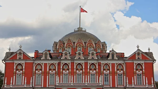 Старий Петровський Дорожній Палац Поруч Куполом Прапором Пам Ятка Росії — стокове фото