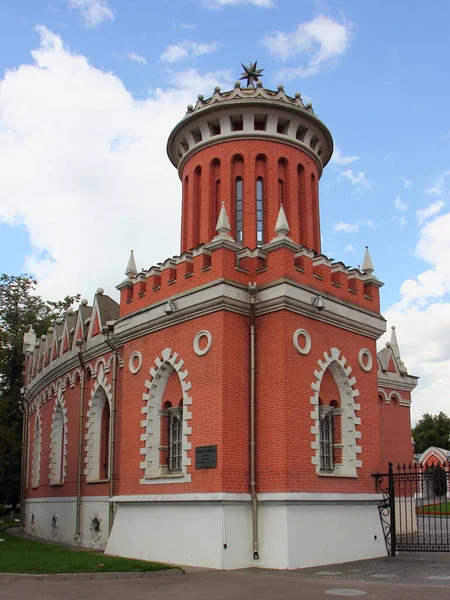 Tower Vänster Sida Vägg Ancient Petrovsky Road Palace Ryska Landmärke — Stockfoto