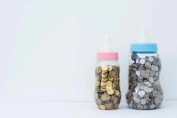 Malezya sikkeleri (syiling) beyaz arka plan, mali konsept izole kutuda ringgit malezya.