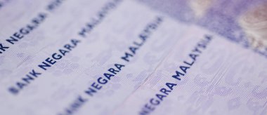 Malezya ringgit banknotlarının Malezya para birimi. Yüzlerce ringgit notunun kâğıt parası etreme yakın çekim için. Mali konsept.