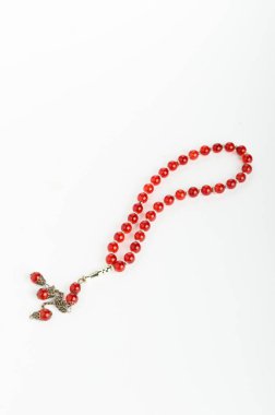 İslami tespih, 99 tasbih veya tasbeh, müslüman misbaha, Salah tespihi, beyaz arka planda izole edilmiş.