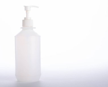 El dezenfektanı beyaza izole edilmiş.