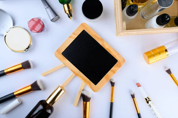 Make Borstel Cosmetica Een Witte Achtergrond Geïsoleerd Met Clipping Pad — Stockfoto