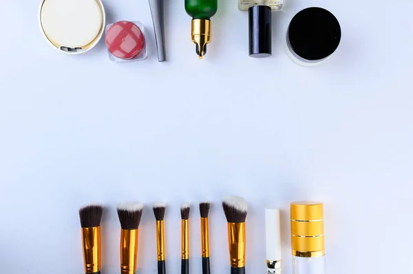 Make Pinsel Und Kosmetik Auf Weißem Hintergrund Isoliert Mit Clipping — Stockfoto