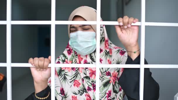 Coronavirus Poluição Pm2 Conceito Jovem Bela Mulher Muçulmana Máscara Médica — Vídeo de Stock