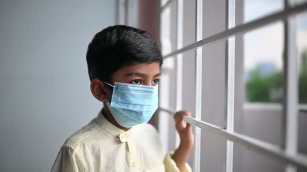 Zůstaňte Doma Coronavirus Covid Infikován Asian Boy Noaring Masks Prevent — Stock video