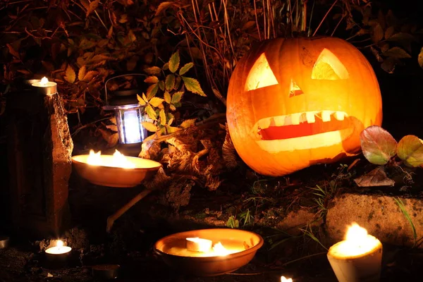 Dyni Halloween latarnia nocą — Zdjęcie stockowe