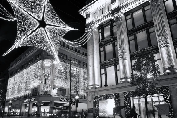 Lumières de Noël décorations à Oxford Street — Photo