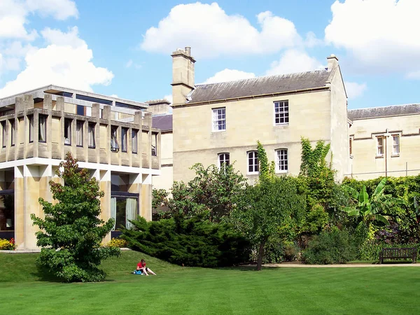 En kvadrant trädgård av Balliol College Oxford University — Stockfoto