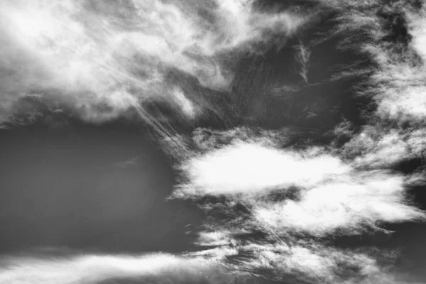 Cirrus och cumulus moln — Stockfoto