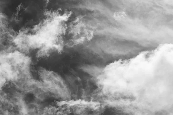 Cirrus och cumulus moln bakgrund — Stockfoto