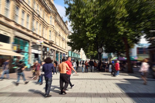 Queen Street Cardiff Wales con efecto de ráfaga de zoom — Foto de Stock